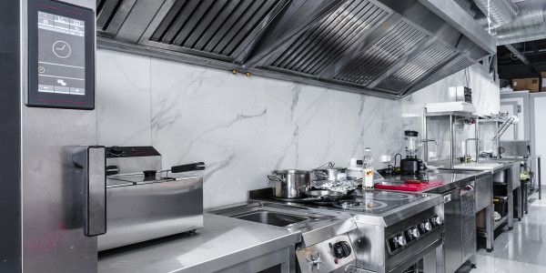 Desengrase Campanas Extractoras de Cocinas Prats i Sansor · Cocina de Cafeterías